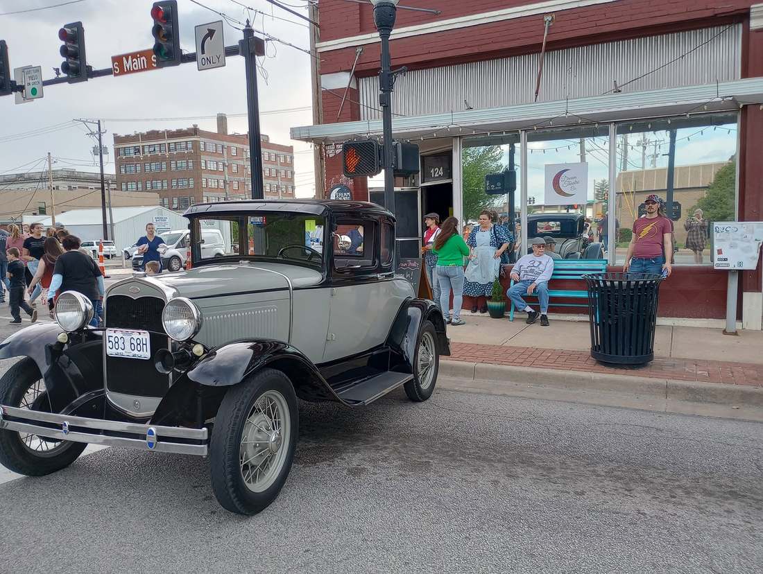A vintage Ford Model A parked outside the Dream Theatre studio at 124 South Main during the Bonnie & Clyde run