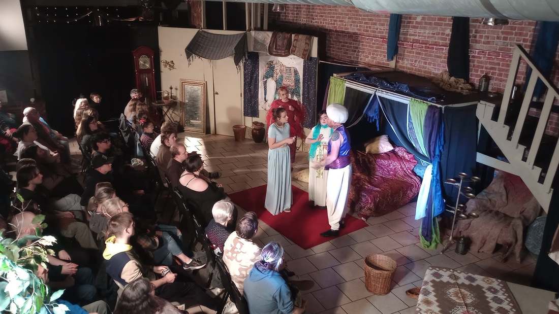 The Sultan, princess, and prince together on the Twisted stage
